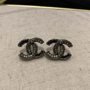 Authentic Chanel earnings (dark diamond)